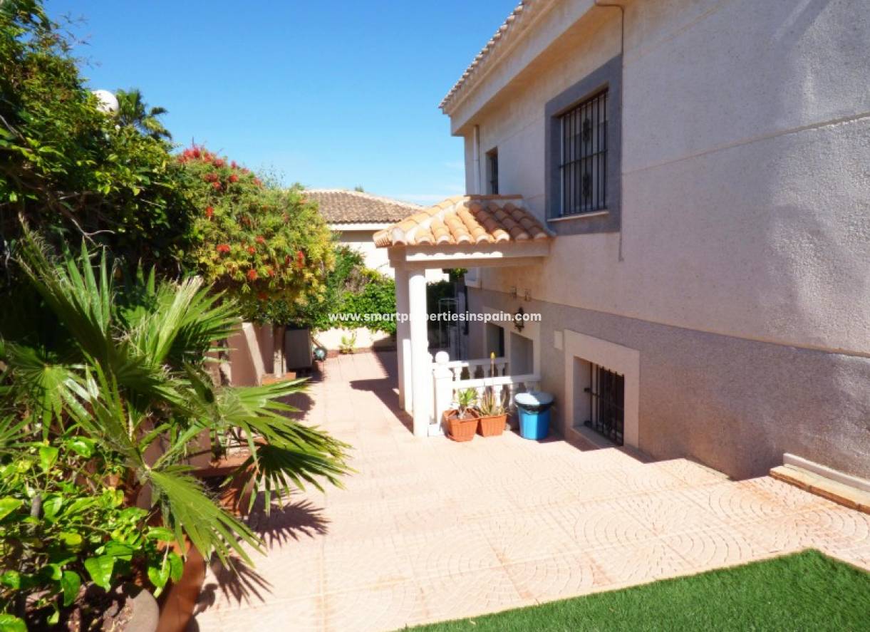 Wederverkoop - Detached Villa - La Marina - Urbanización La Marina
