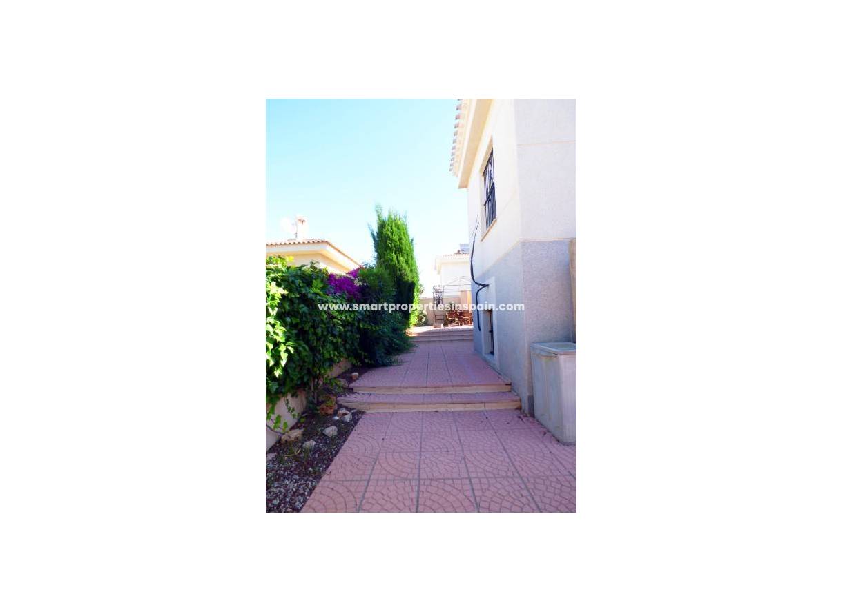 Wederverkoop - Detached Villa - La Marina - Urbanización La Marina