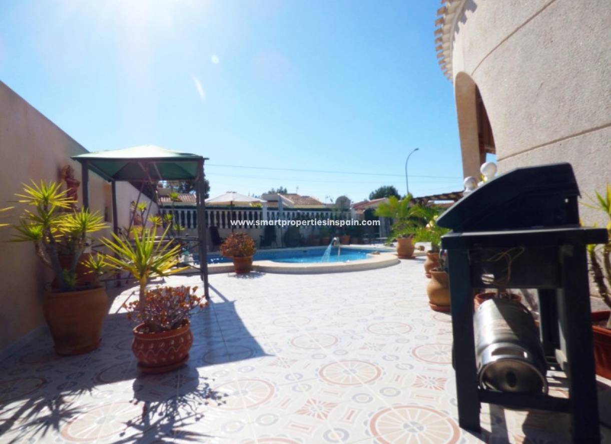 Wederverkoop - Detached Villa - La Marina - Urbanización La Marina