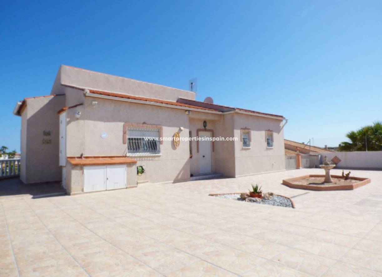 Wederverkoop - Detached Villa - La Marina - Urbanización La Marina