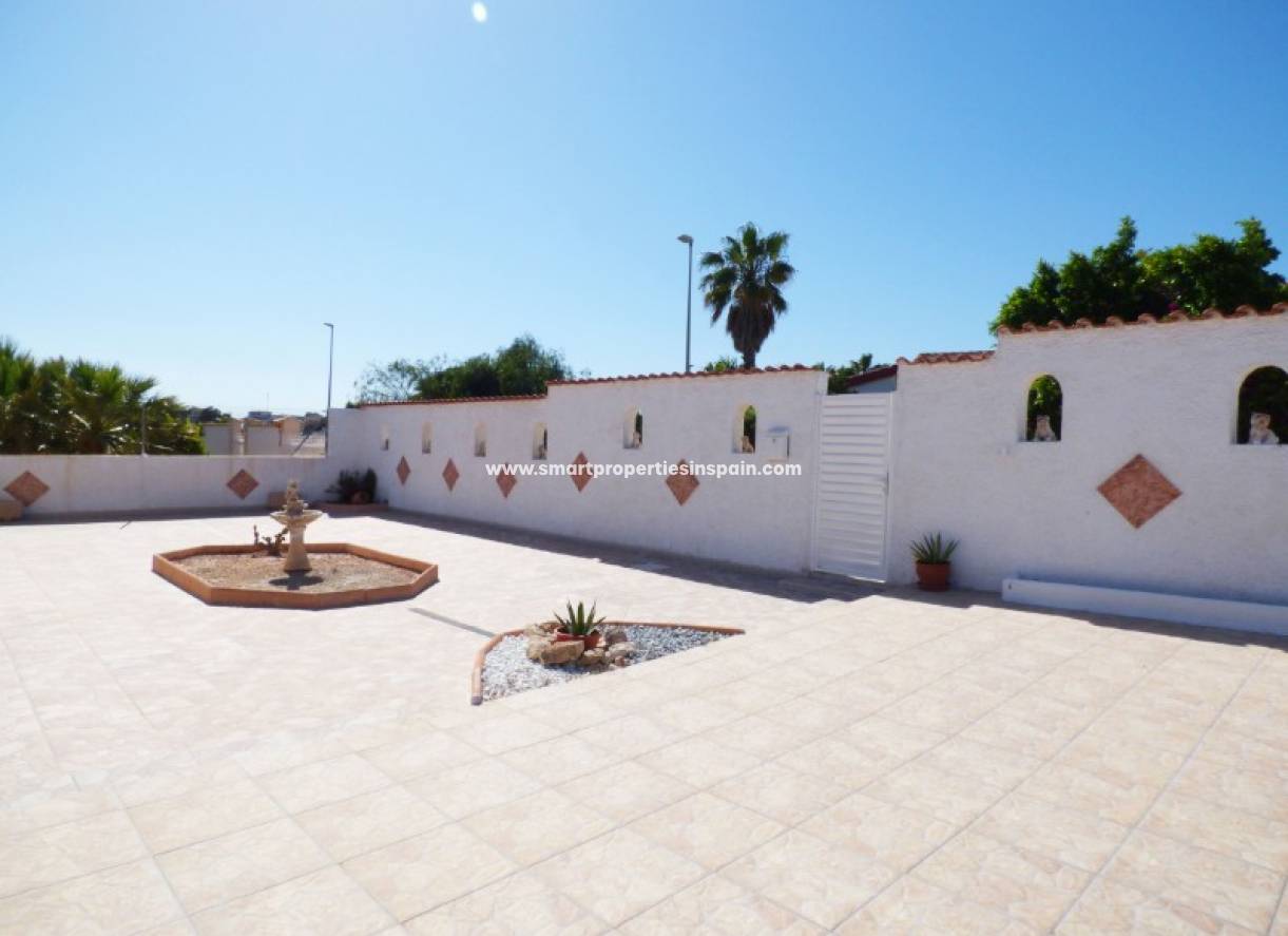 Wederverkoop - Detached Villa - La Marina - Urbanización La Marina
