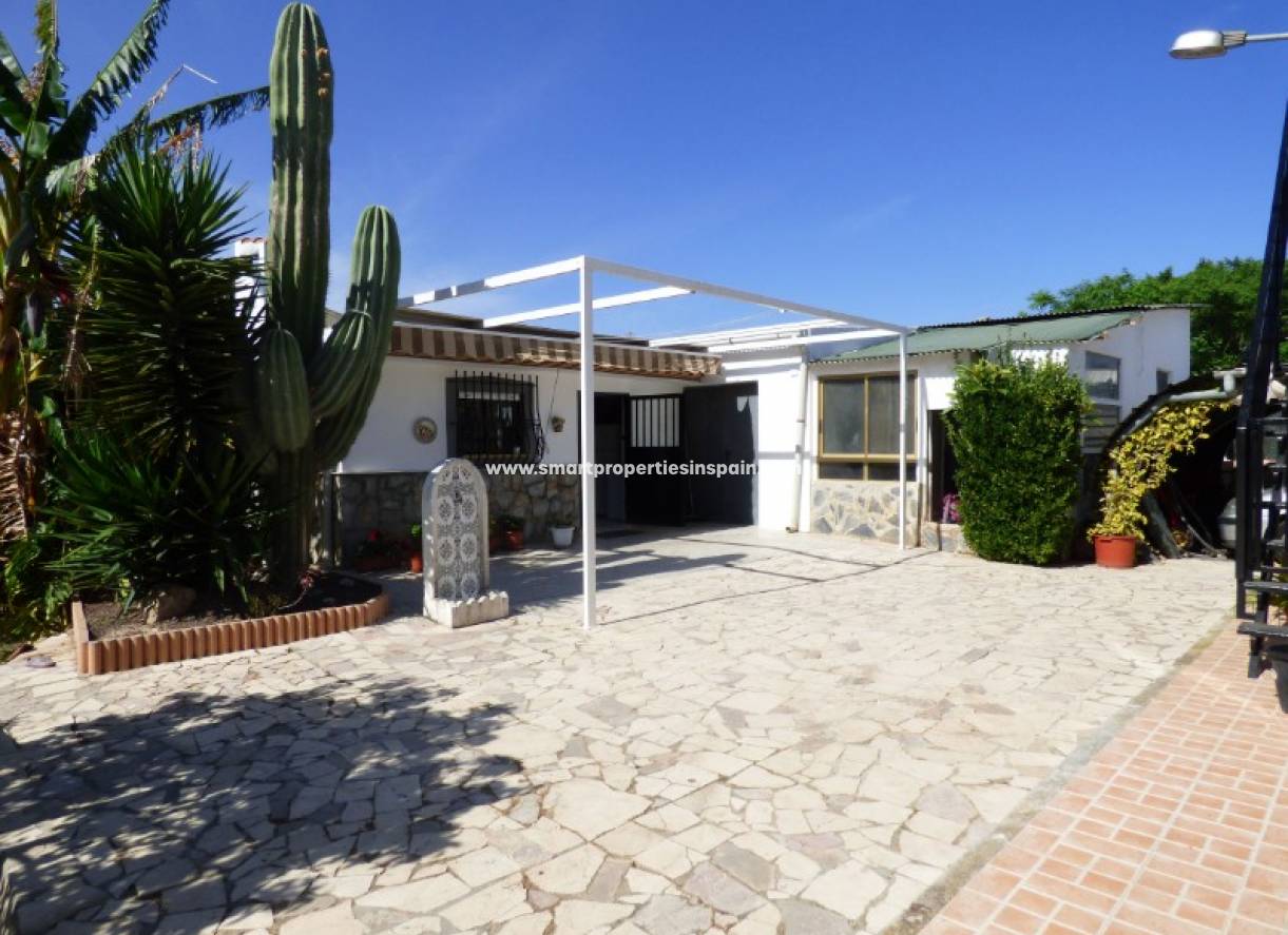 Wederverkoop - Detached Villa - La Marina - Urbanización La Marina