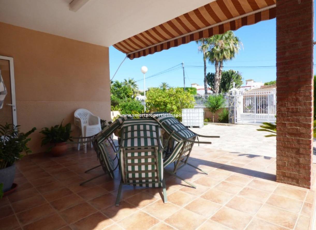 Wederverkoop - Detached Villa - La Marina - Urbanización La Marina