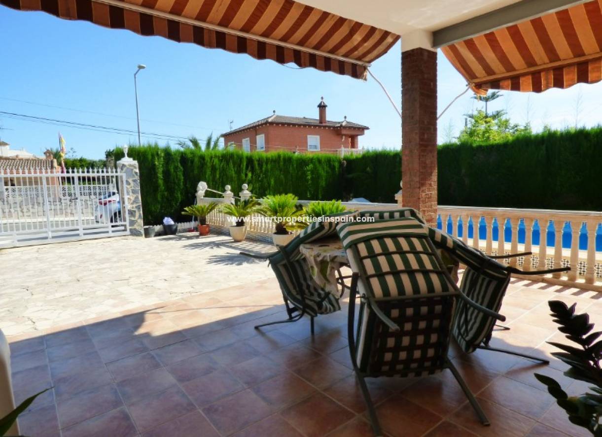 Wederverkoop - Detached Villa - La Marina - Urbanización La Marina