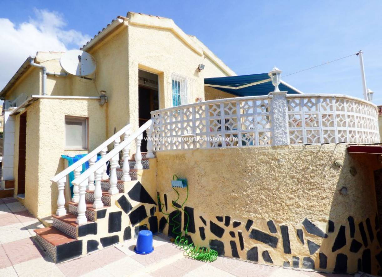 Wederverkoop - Detached Villa - La Marina - Urbanización La Marina