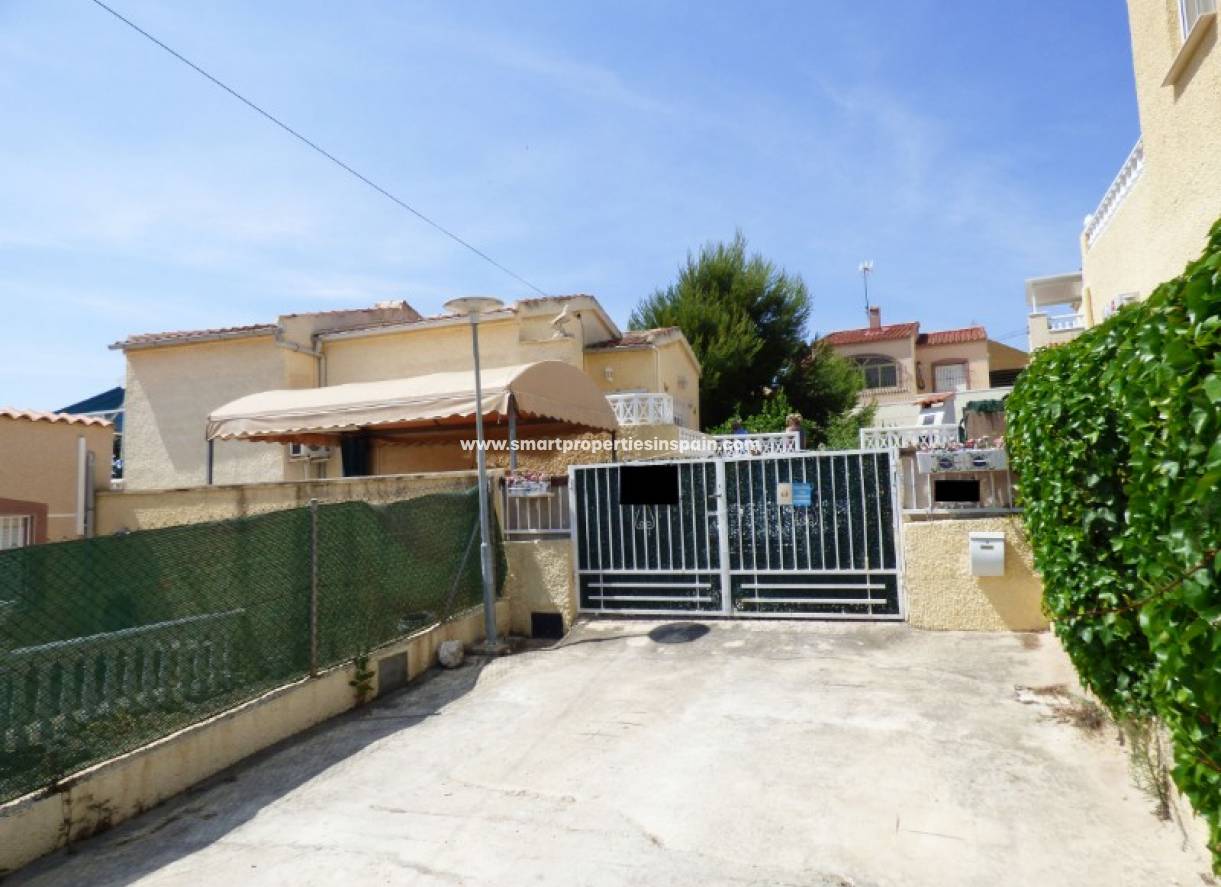 Wederverkoop - Detached Villa - La Marina - Urbanización La Marina