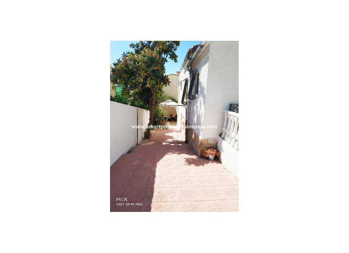 Wederverkoop - Detached Villa - La Marina - Urbanización La Marina