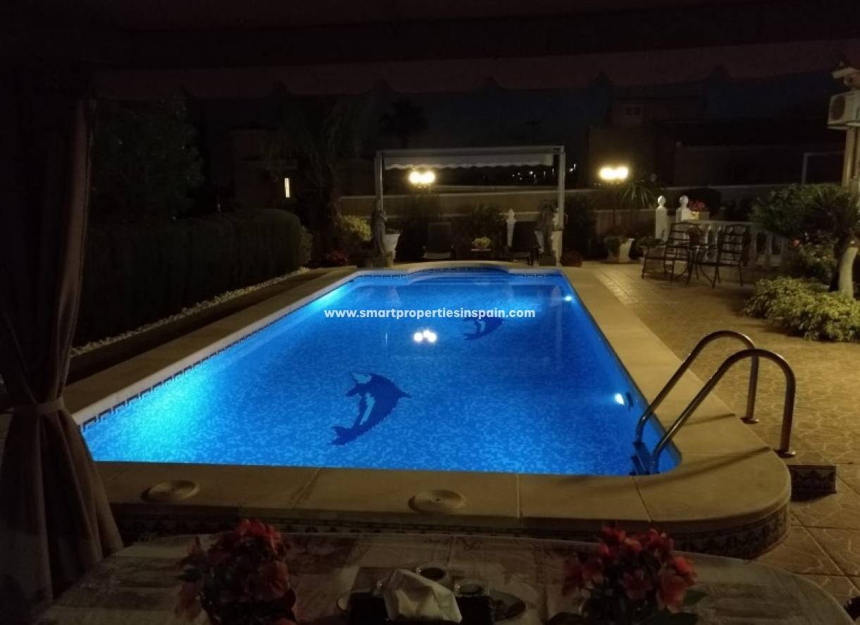 Wederverkoop - Detached Villa - La Marina - Urbanización La Marina