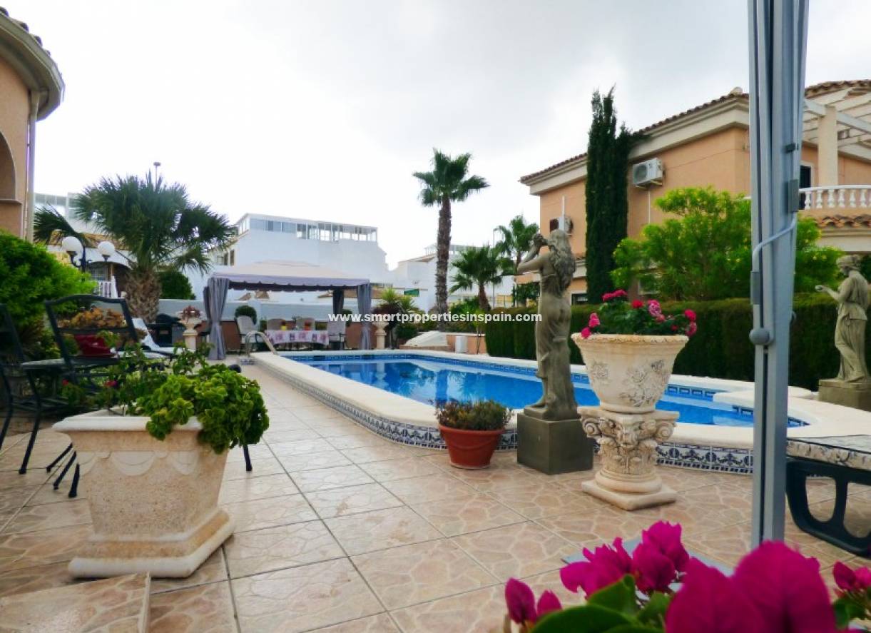Wederverkoop - Detached Villa - La Marina - Urbanización La Marina