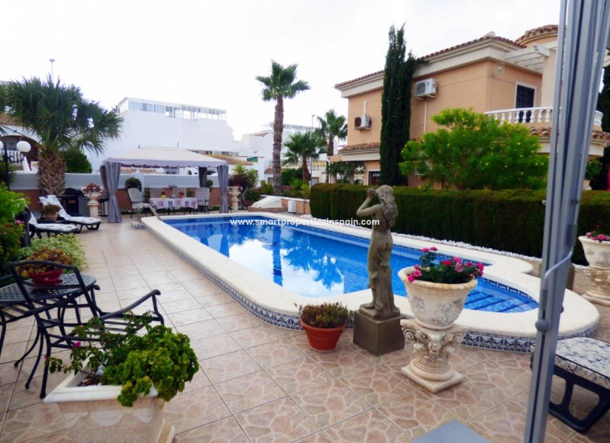Wederverkoop - Detached Villa - La Marina - Urbanización La Marina