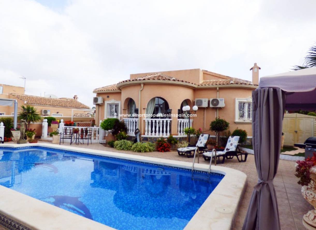Wederverkoop - Detached Villa - La Marina - Urbanización La Marina