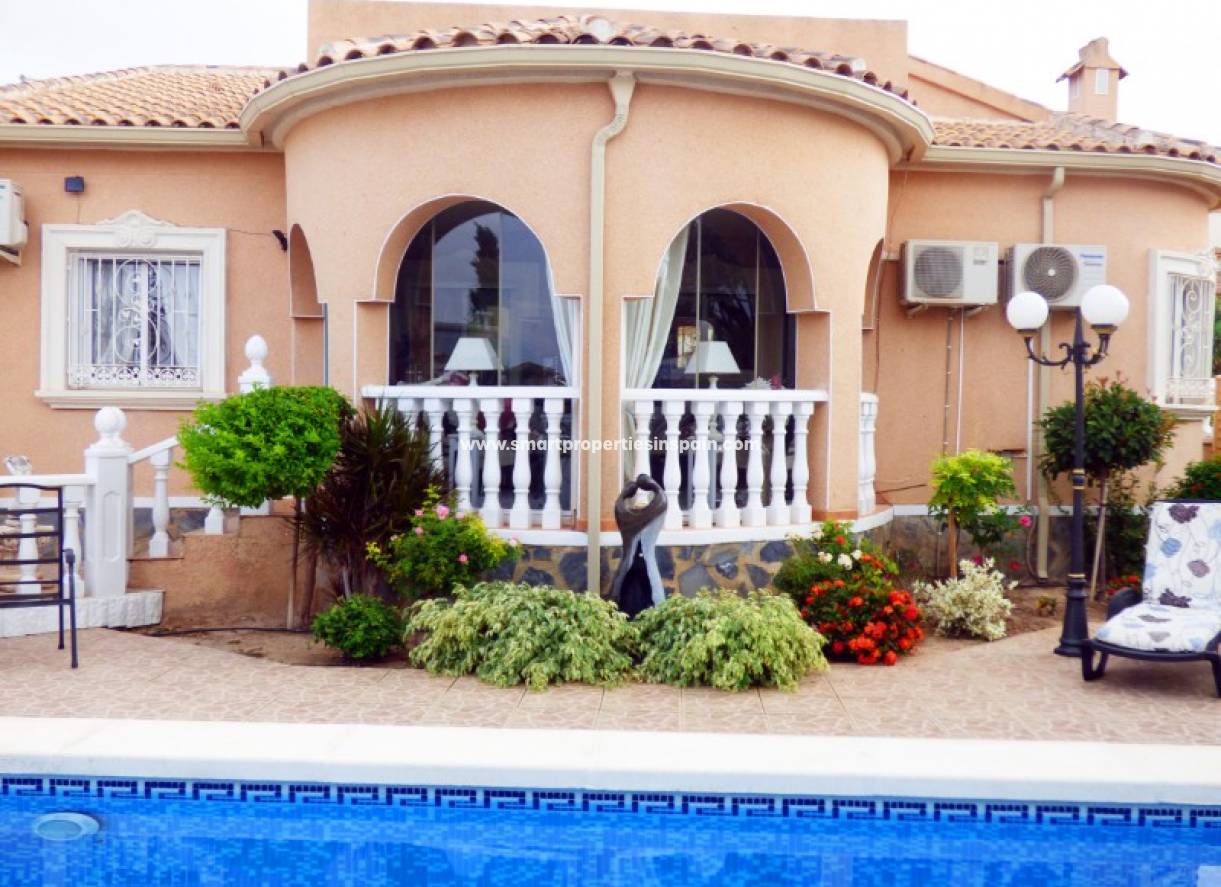 Wederverkoop - Detached Villa - La Marina - Urbanización La Marina