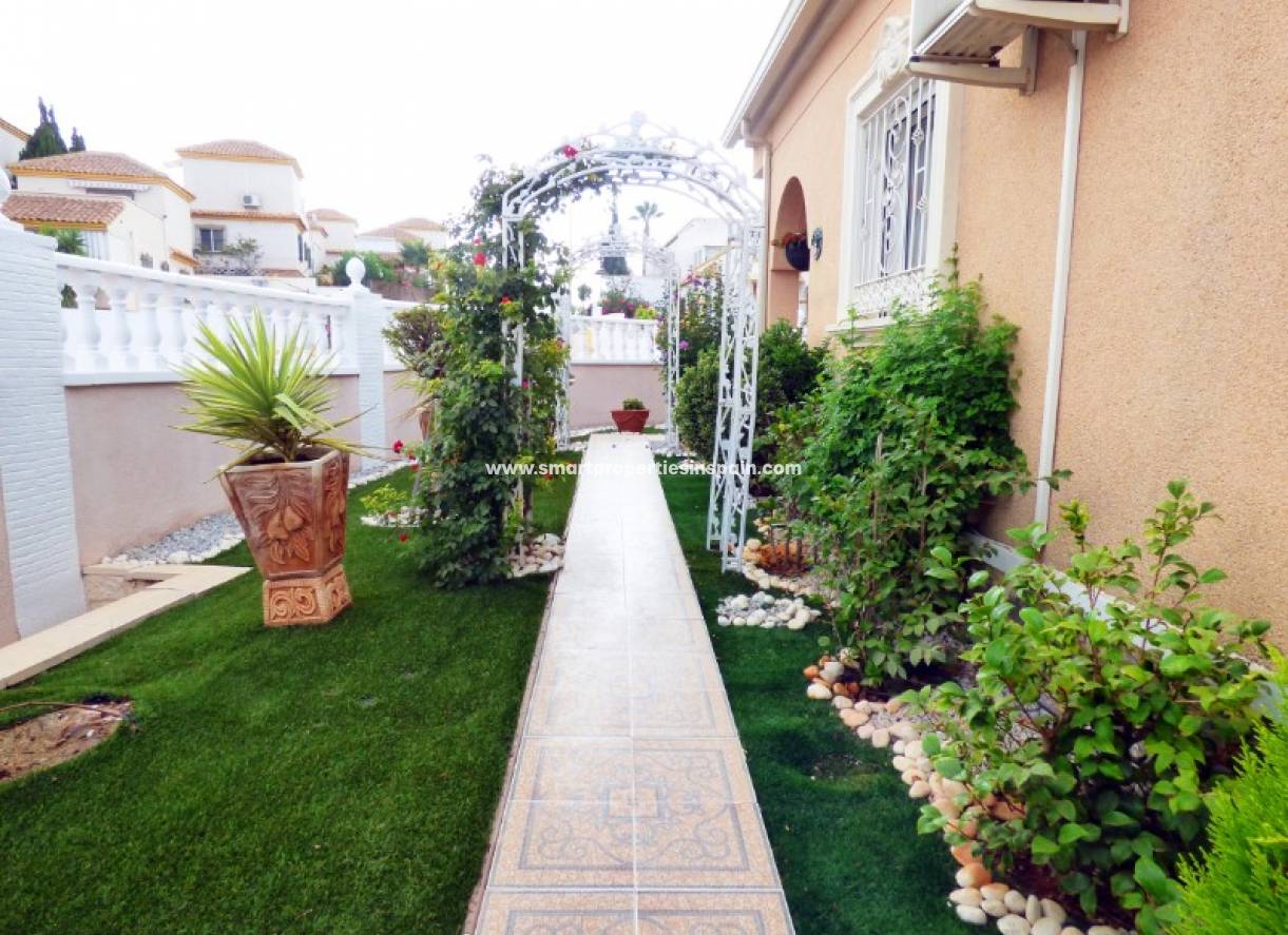 Wederverkoop - Detached Villa - La Marina - Urbanización La Marina