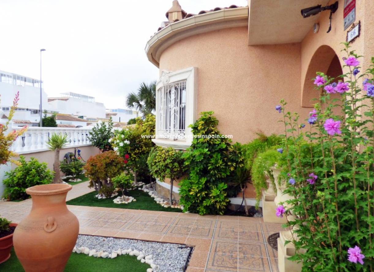 Wederverkoop - Detached Villa - La Marina - Urbanización La Marina