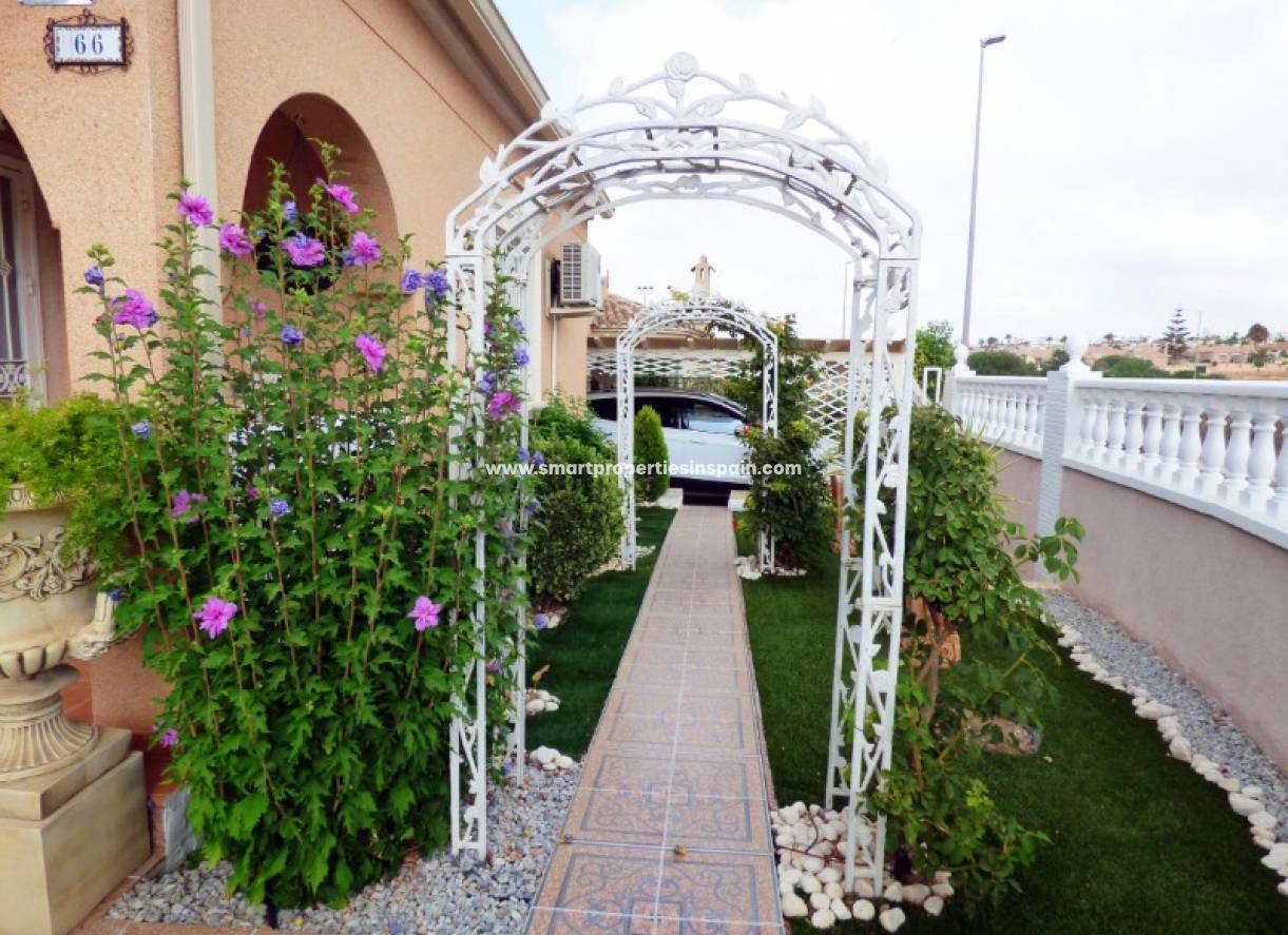 Wederverkoop - Detached Villa - La Marina - Urbanización La Marina