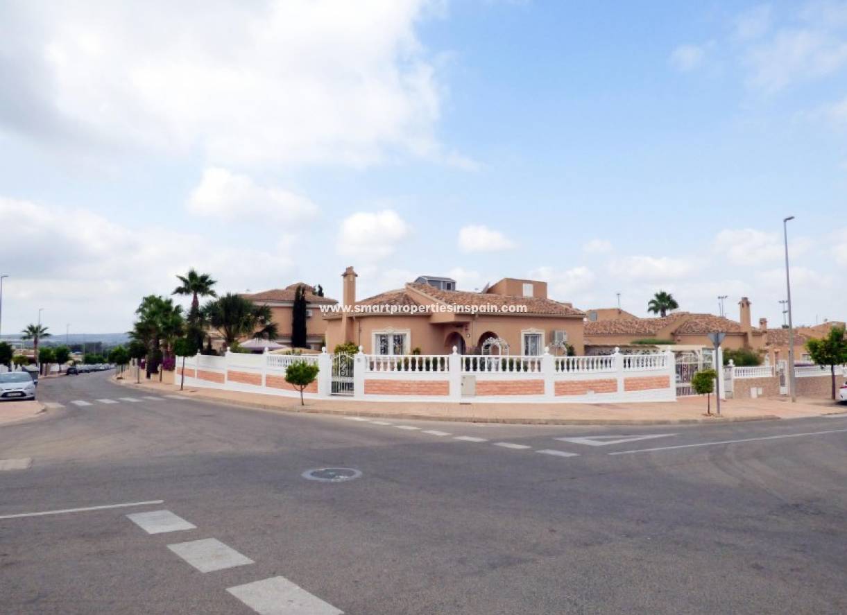 Wederverkoop - Detached Villa - La Marina - Urbanización La Marina
