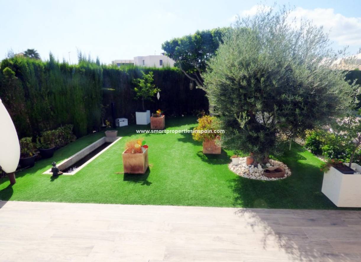 Wederverkoop - Detached Villa - La Marina - Urbanización La Marina