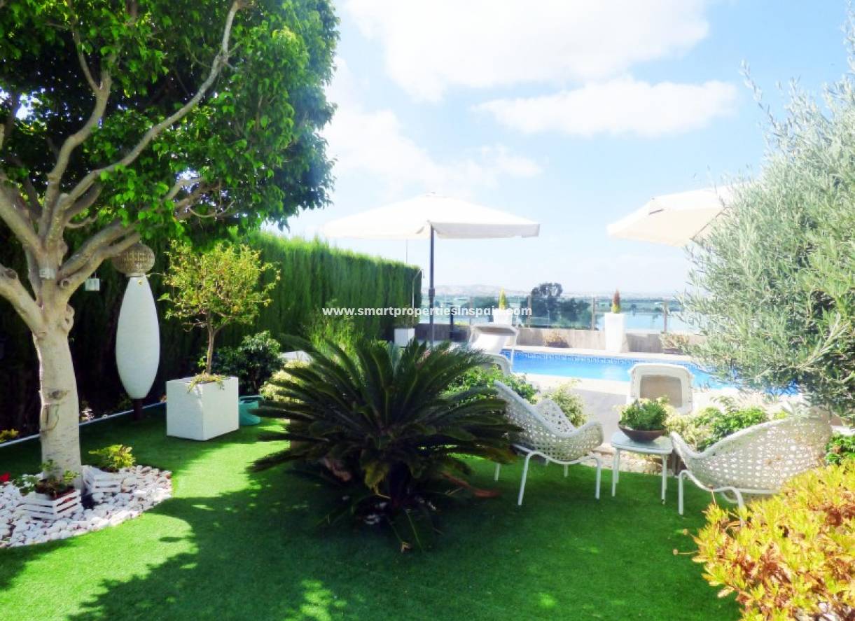 Wederverkoop - Detached Villa - La Marina - Urbanización La Marina