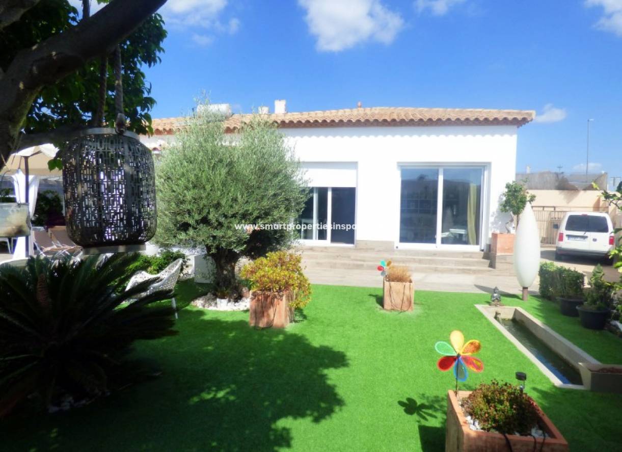 Wederverkoop - Detached Villa - La Marina - Urbanización La Marina