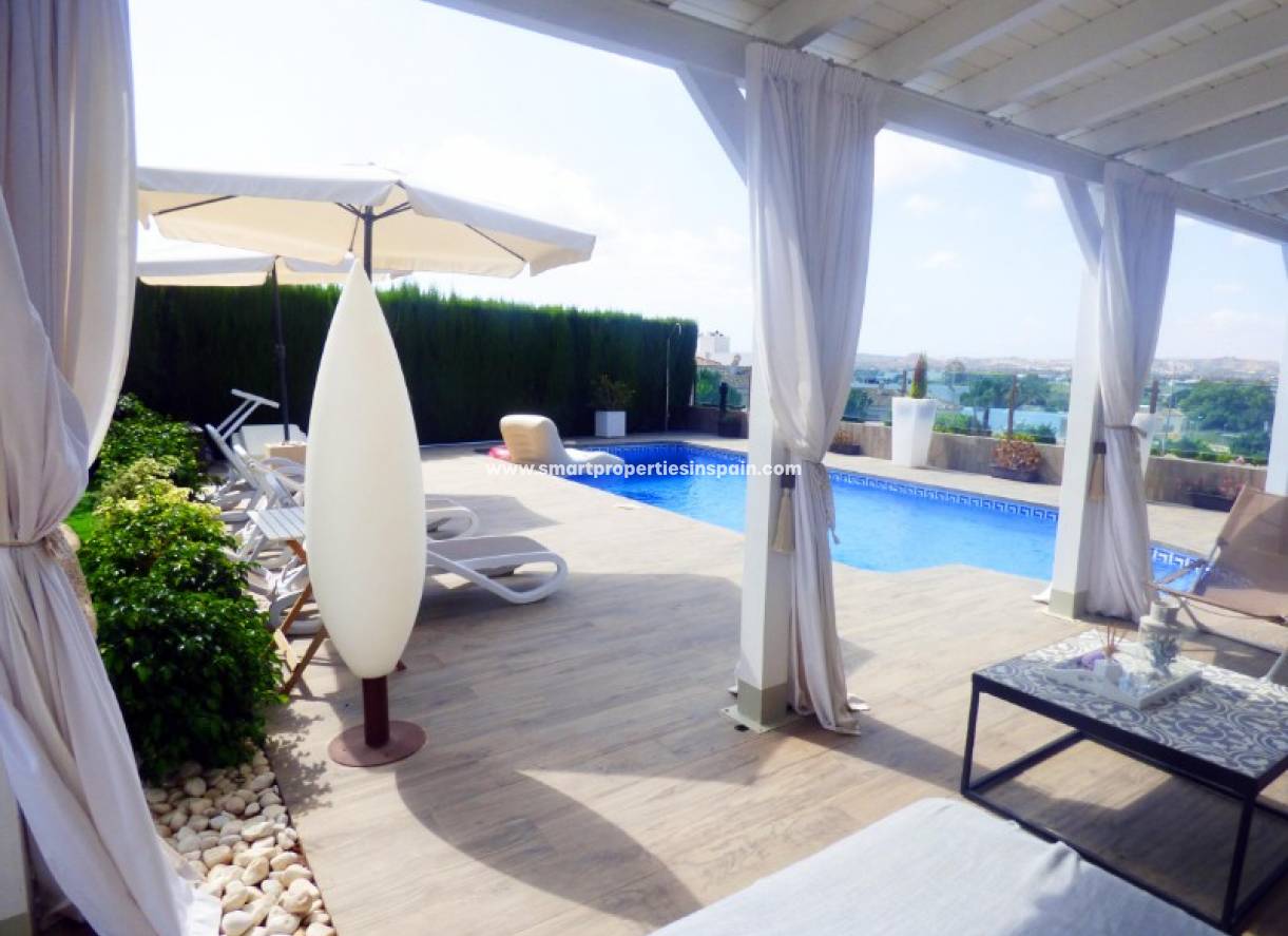 Wederverkoop - Detached Villa - La Marina - Urbanización La Marina