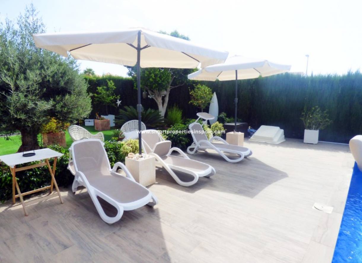 Wederverkoop - Detached Villa - La Marina - Urbanización La Marina