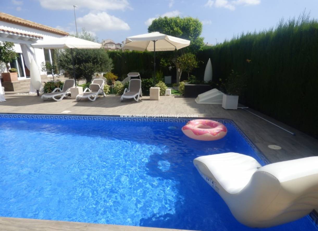 Wederverkoop - Detached Villa - La Marina - Urbanización La Marina
