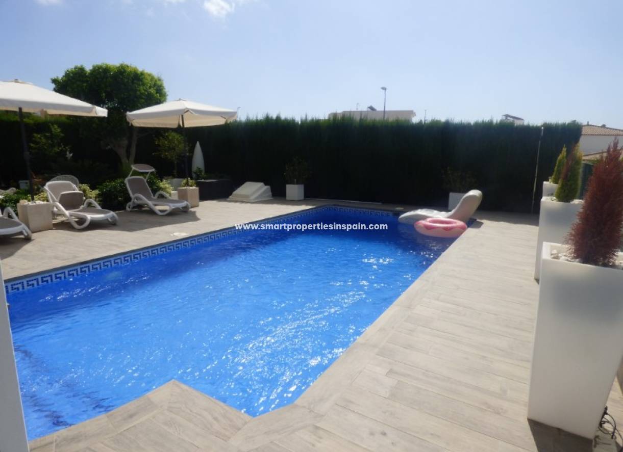 Wederverkoop - Detached Villa - La Marina - Urbanización La Marina