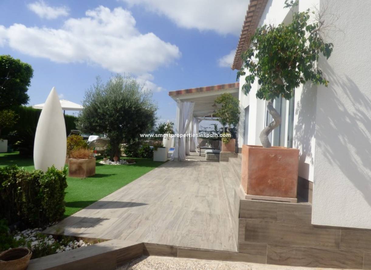 Wederverkoop - Detached Villa - La Marina - Urbanización La Marina
