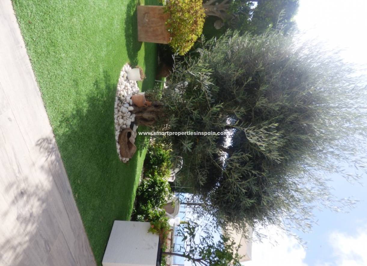 Wederverkoop - Detached Villa - La Marina - Urbanización La Marina