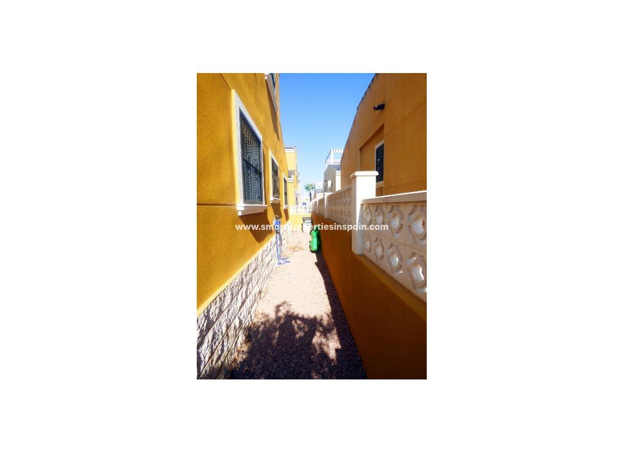 Wederverkoop - Detached Villa - La Marina - Urbanización La Marina