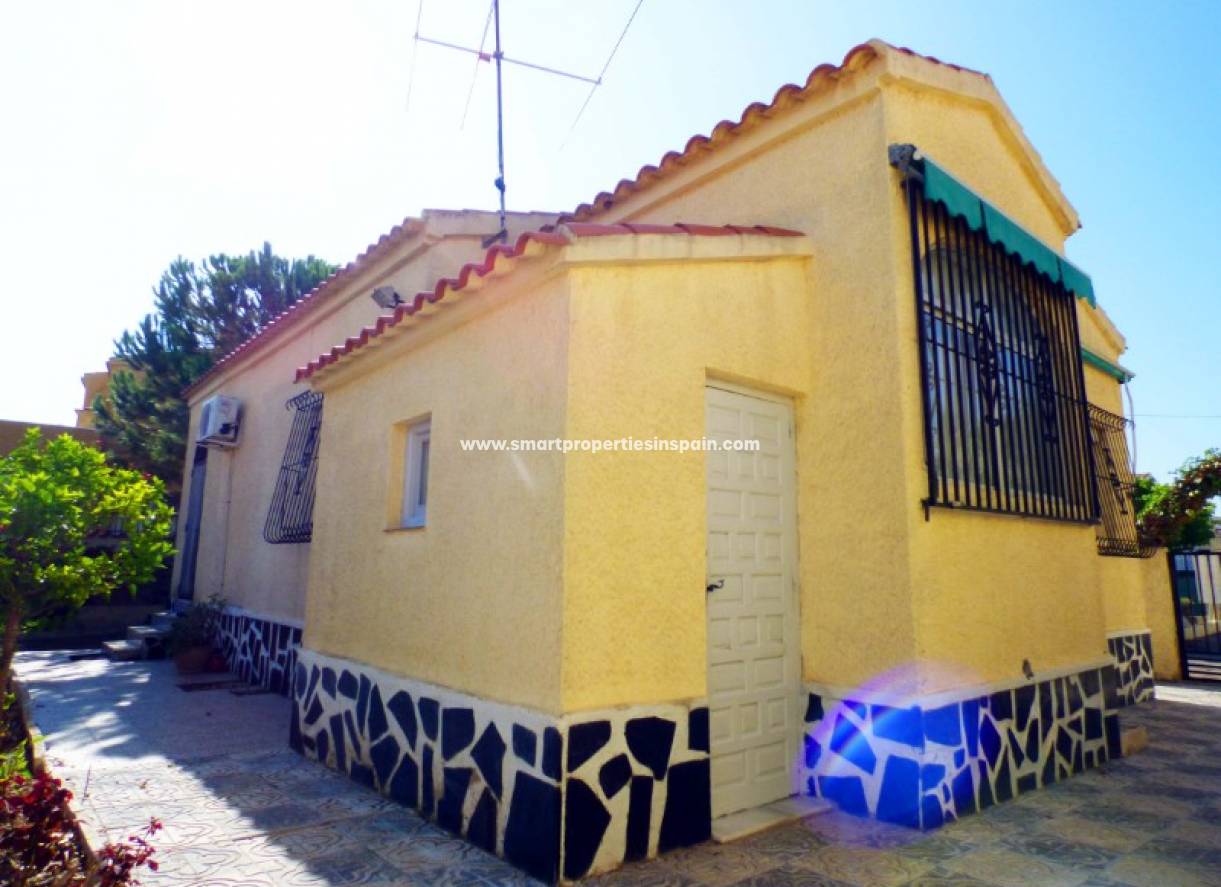 Wederverkoop - Detached Villa - La Marina - Urbanización La Marina