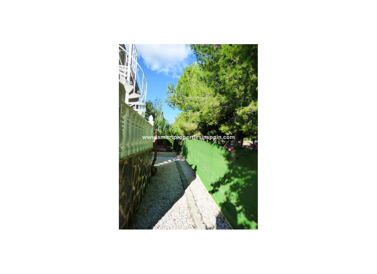 Wederverkoop - Detached Villa - La Marina - Urbanización La Marina