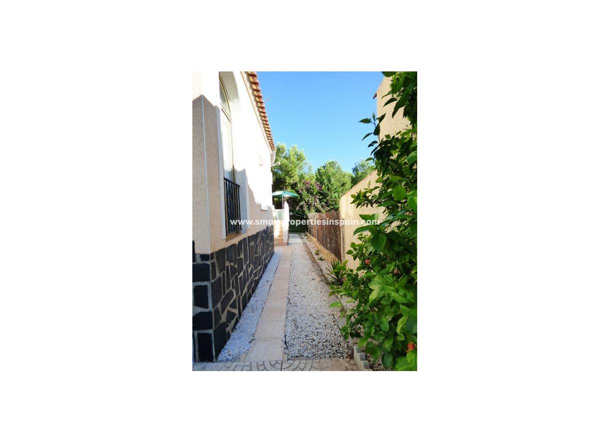 Wederverkoop - Detached Villa - La Marina - Urbanización La Marina