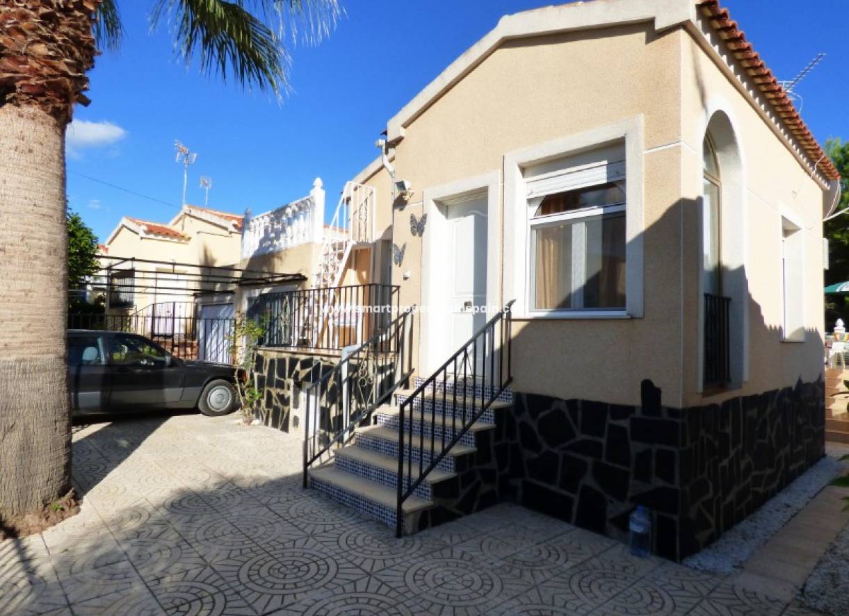 Wederverkoop - Detached Villa - La Marina - Urbanización La Marina