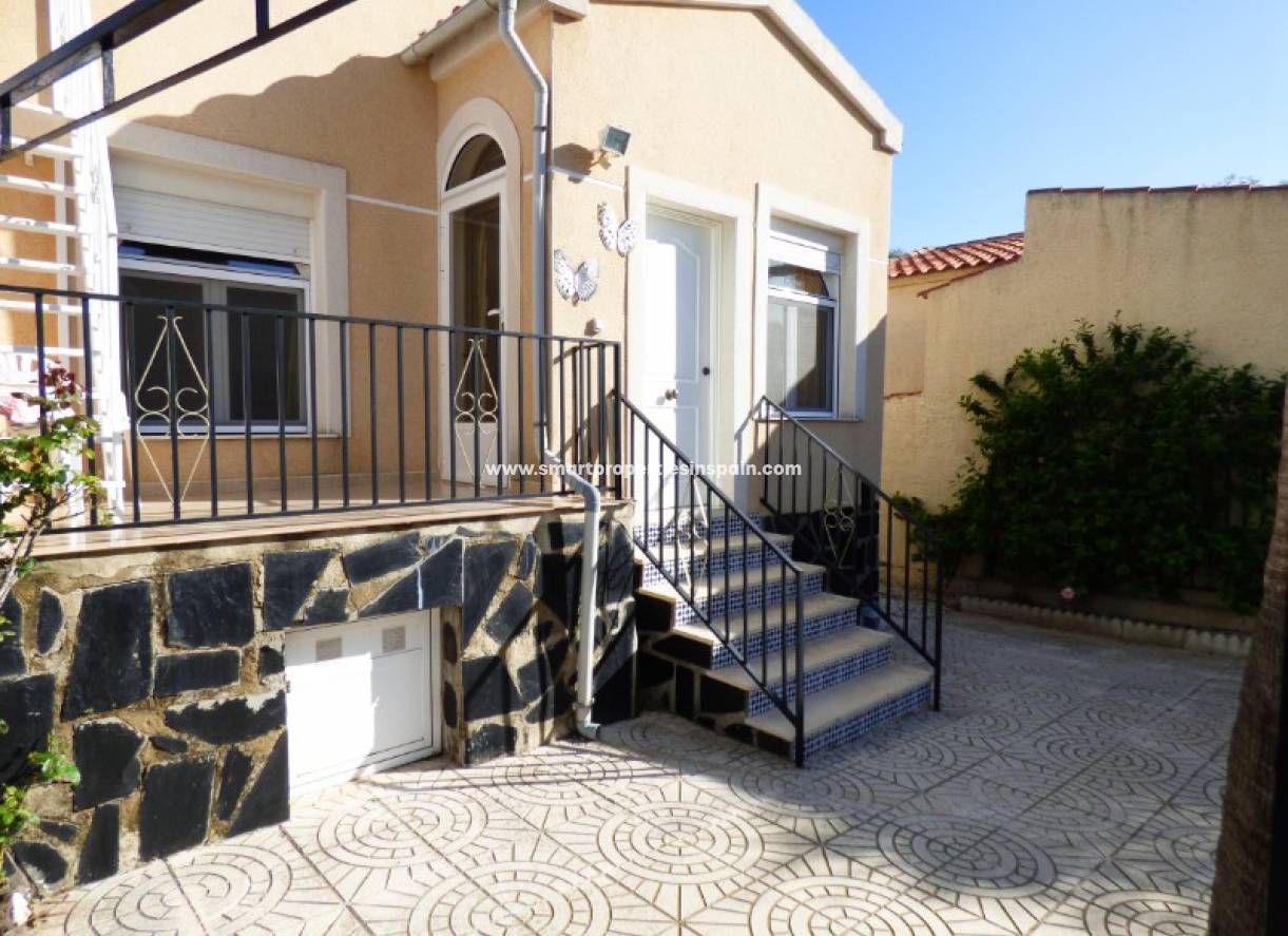 Wederverkoop - Detached Villa - La Marina - Urbanización La Marina