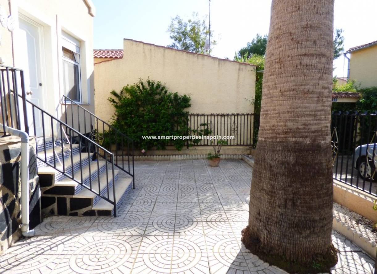 Wederverkoop - Detached Villa - La Marina - Urbanización La Marina