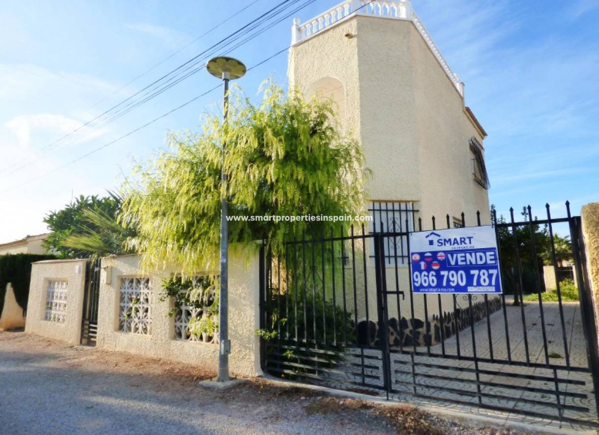 Wederverkoop - Detached Villa - La Marina - Urbanización La Marina