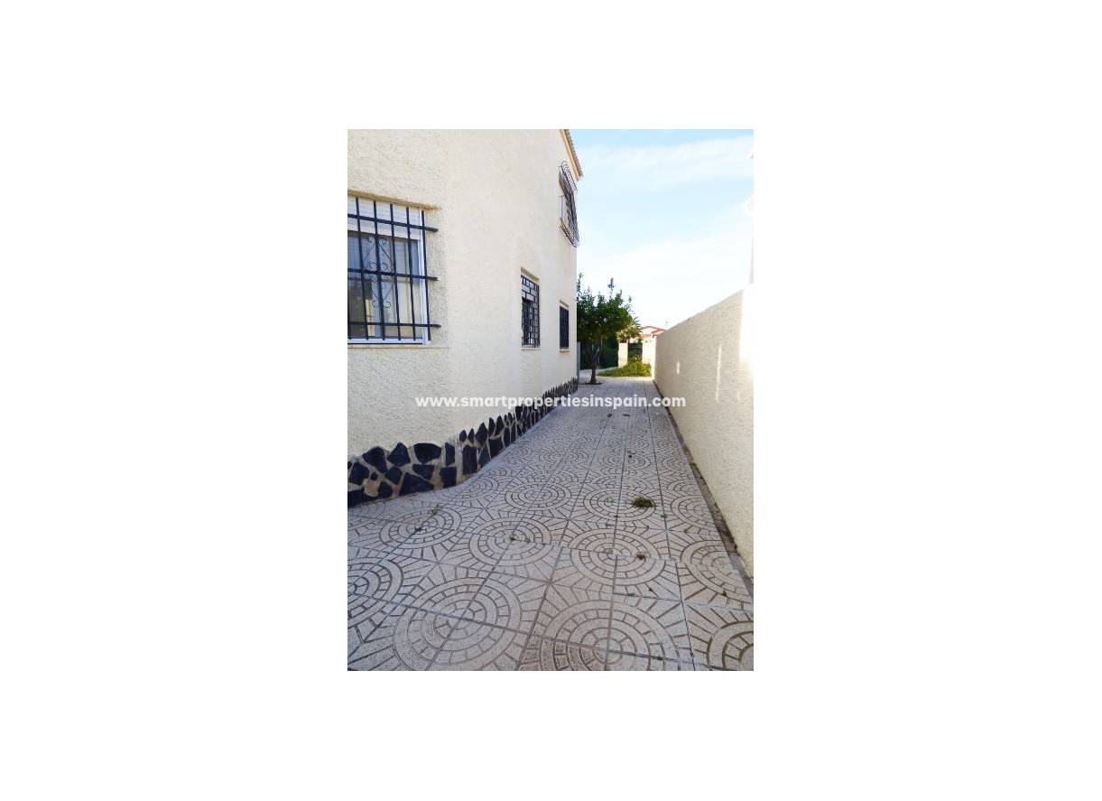 Wederverkoop - Detached Villa - La Marina - Urbanización La Marina