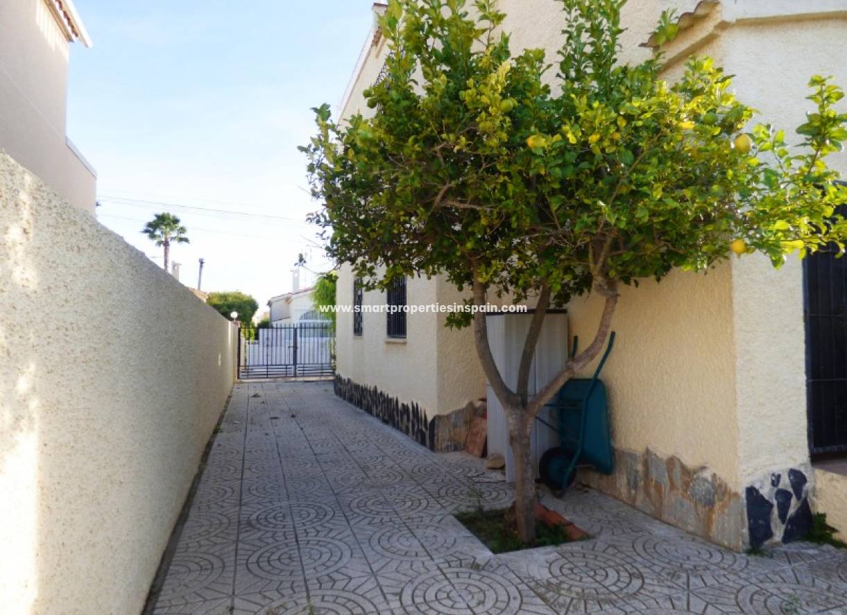 Wederverkoop - Detached Villa - La Marina - Urbanización La Marina