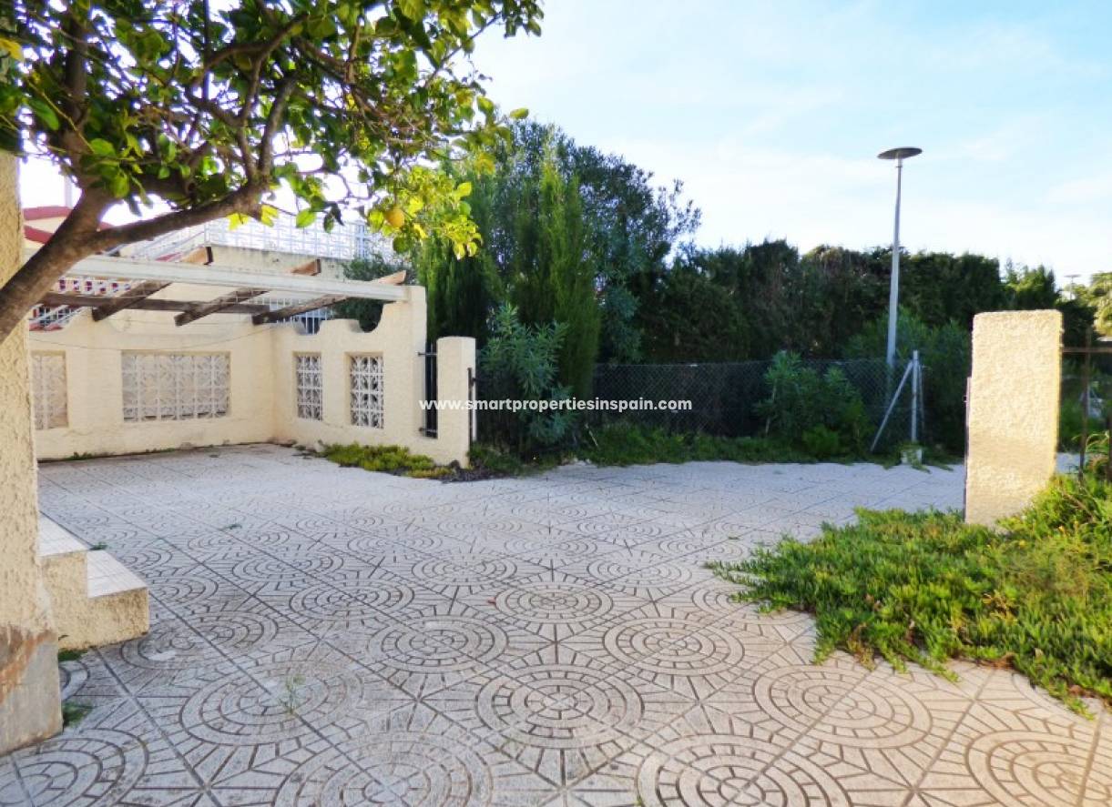 Wederverkoop - Detached Villa - La Marina - Urbanización La Marina