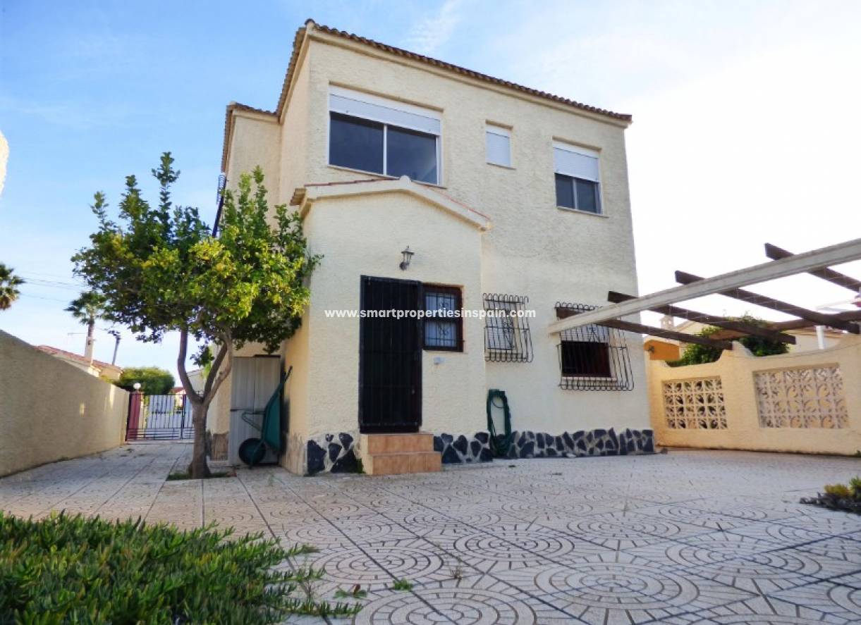 Wederverkoop - Detached Villa - La Marina - Urbanización La Marina