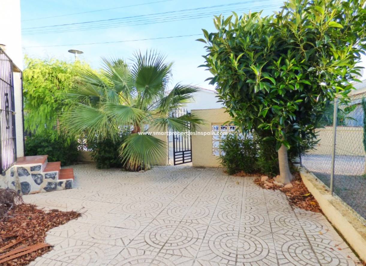 Wederverkoop - Detached Villa - La Marina - Urbanización La Marina