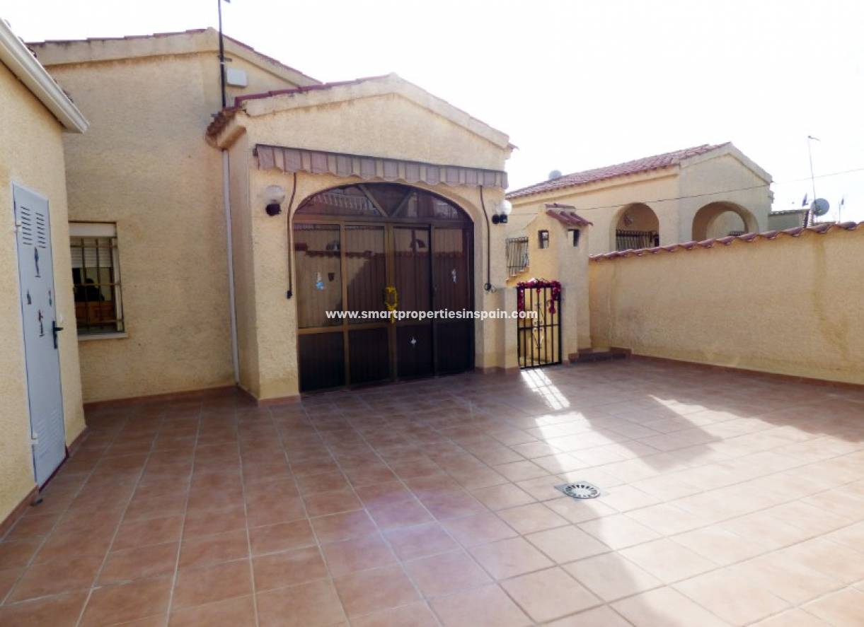 Wederverkoop - Detached Villa - La Marina - Urbanización La Marina