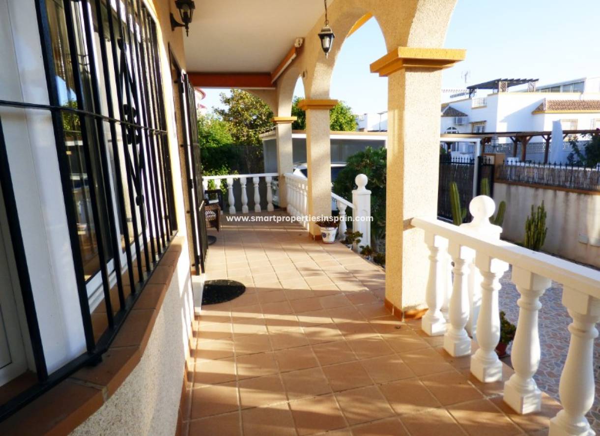 Wederverkoop - Detached Villa - La Marina - Urbanización La Marina