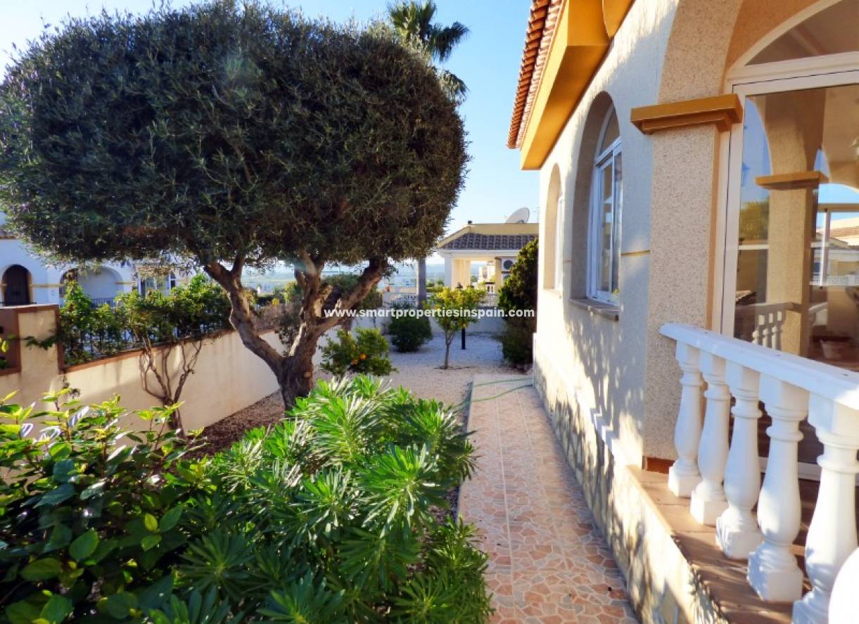 Wederverkoop - Detached Villa - La Marina - Urbanización La Marina