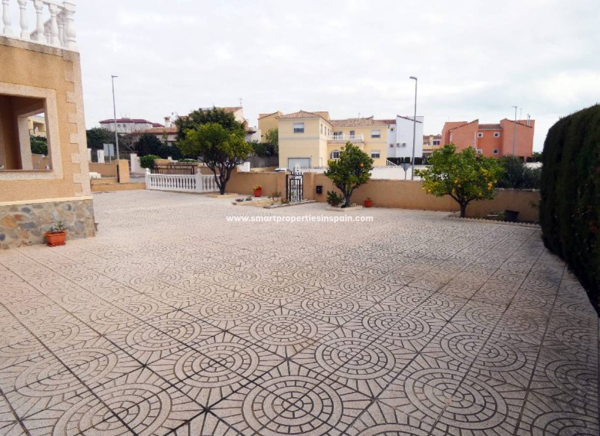 Wederverkoop - Detached Villa - La Marina - Urbanización La Marina