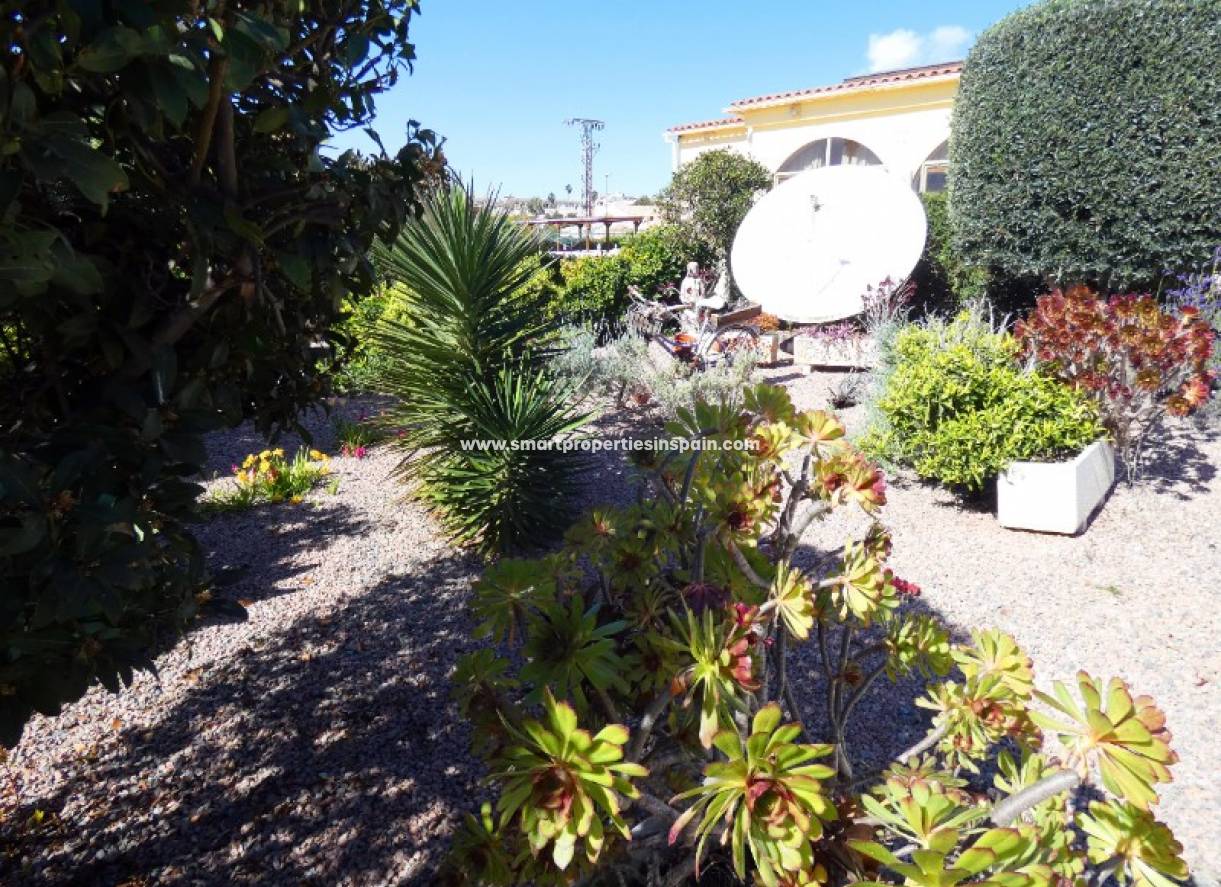 Wederverkoop - Detached Villa - La Marina - Urbanización La Marina