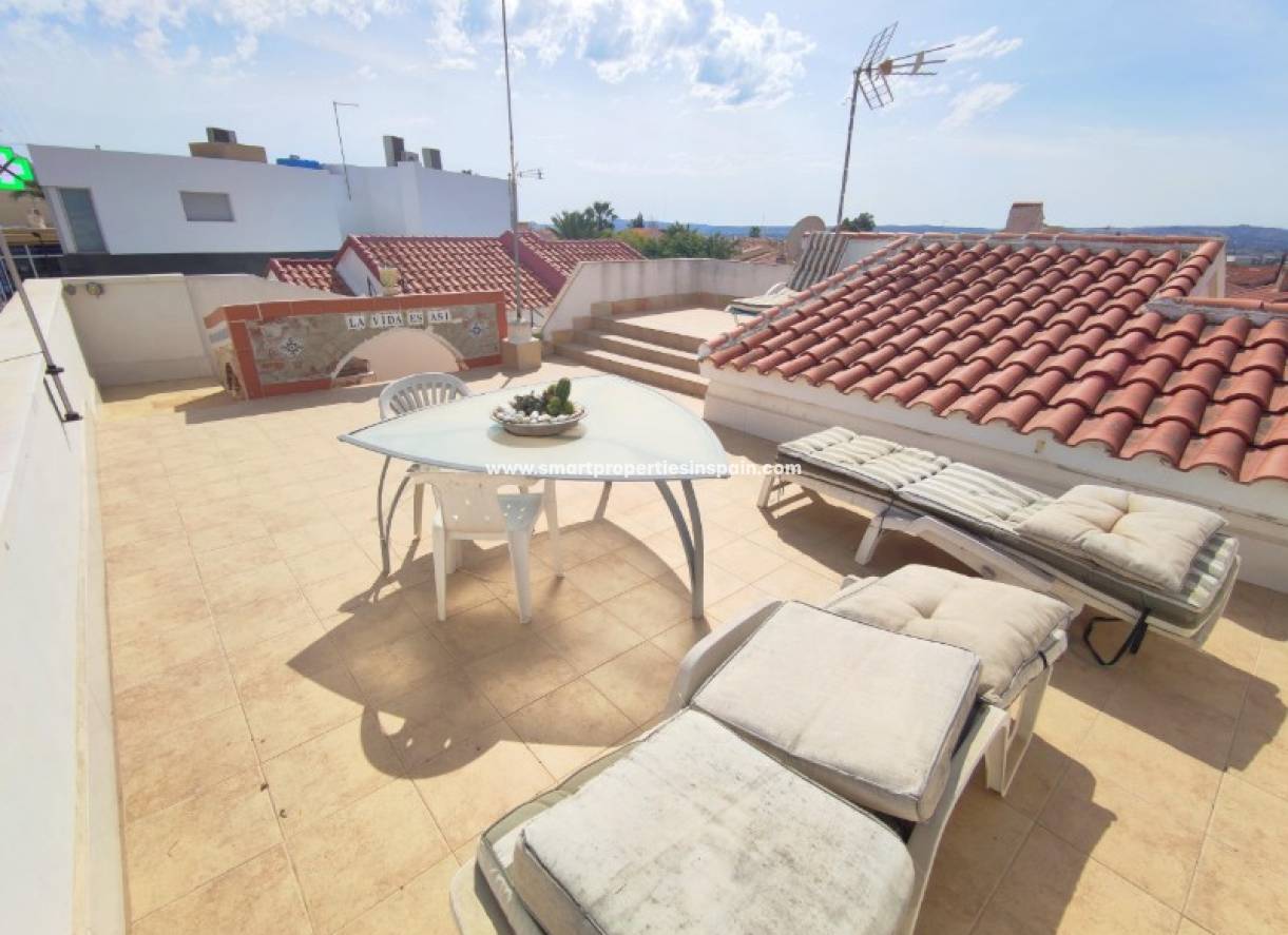 Wederverkoop - Detached Villa - La Marina - Urbanización La Marina