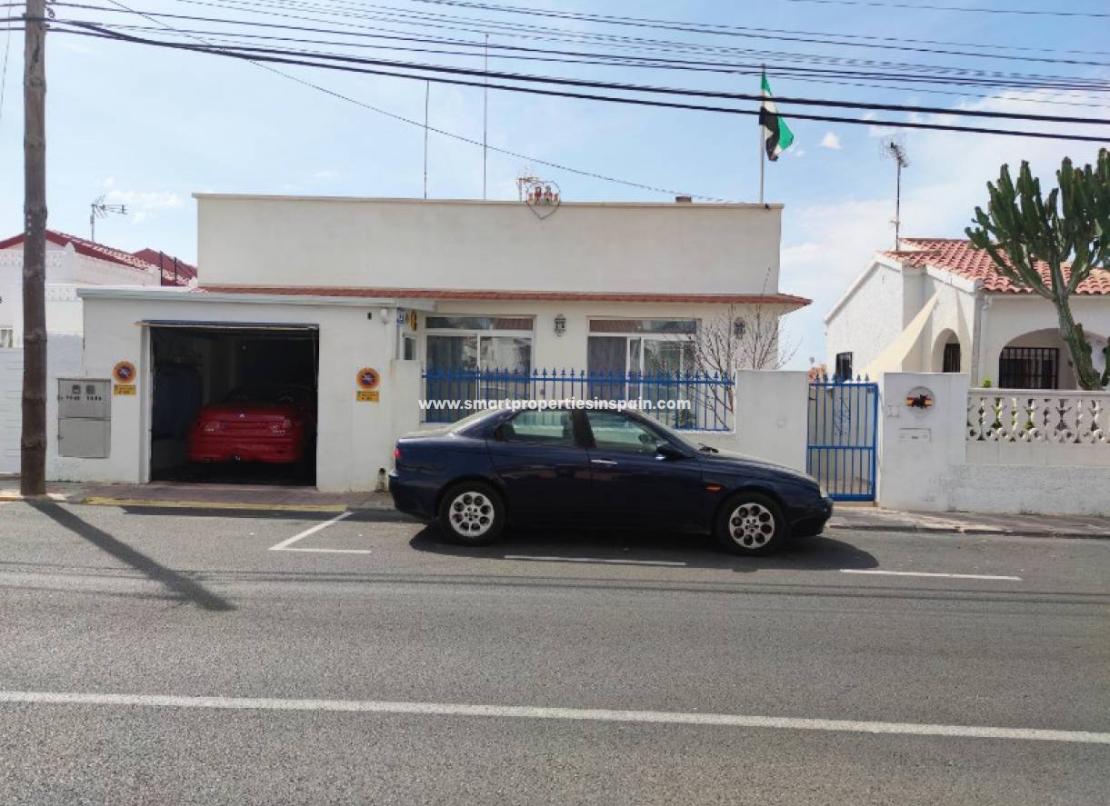 Wederverkoop - Detached Villa - La Marina - Urbanización La Marina