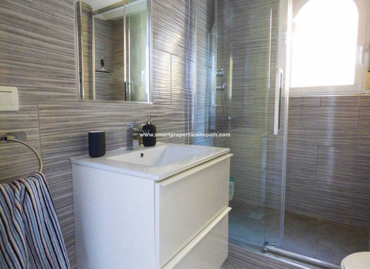 Wederverkoop - Detached Villa - La Marina - Urbanización La Marina